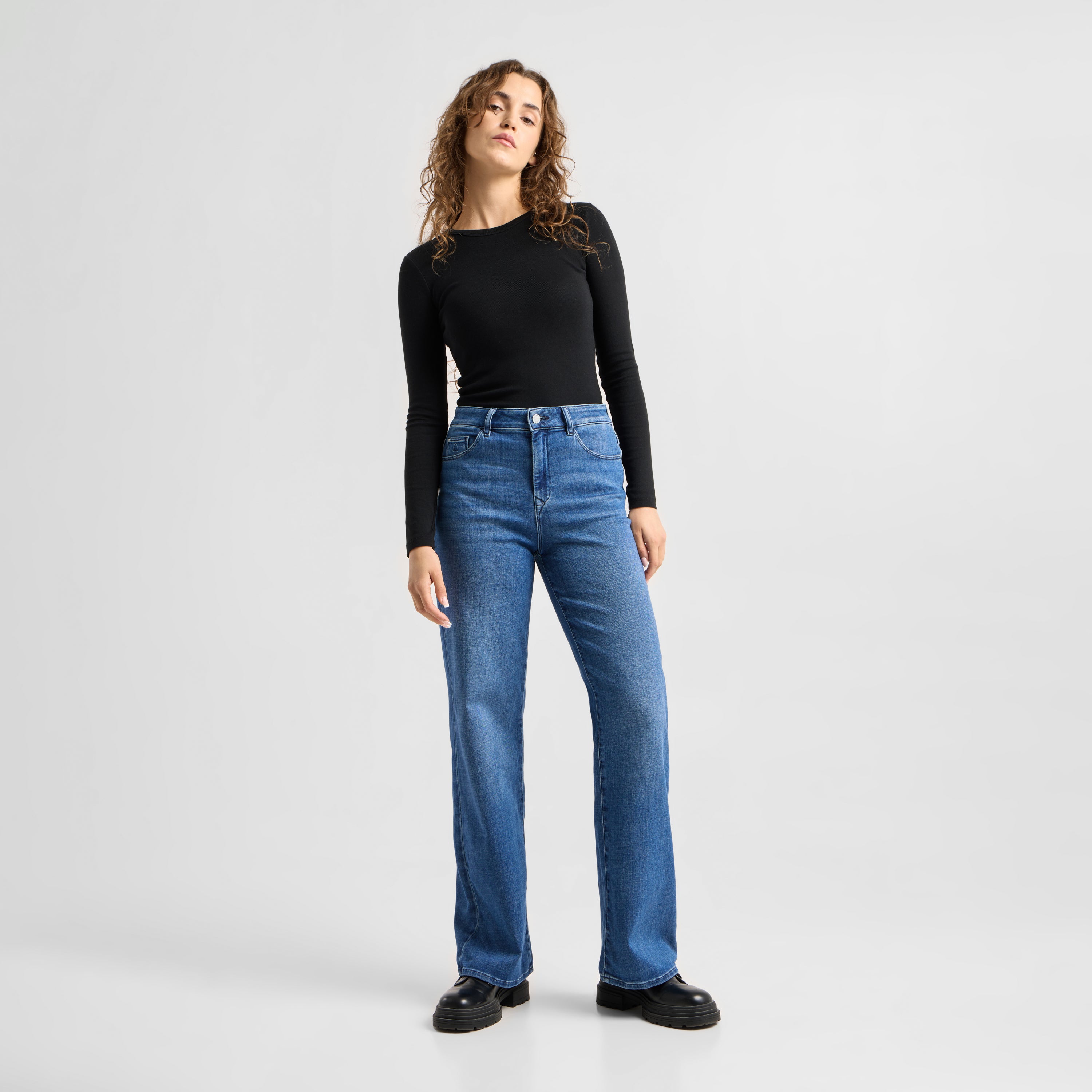 DEW Flared Soft Denim - Classic - Medium Blue