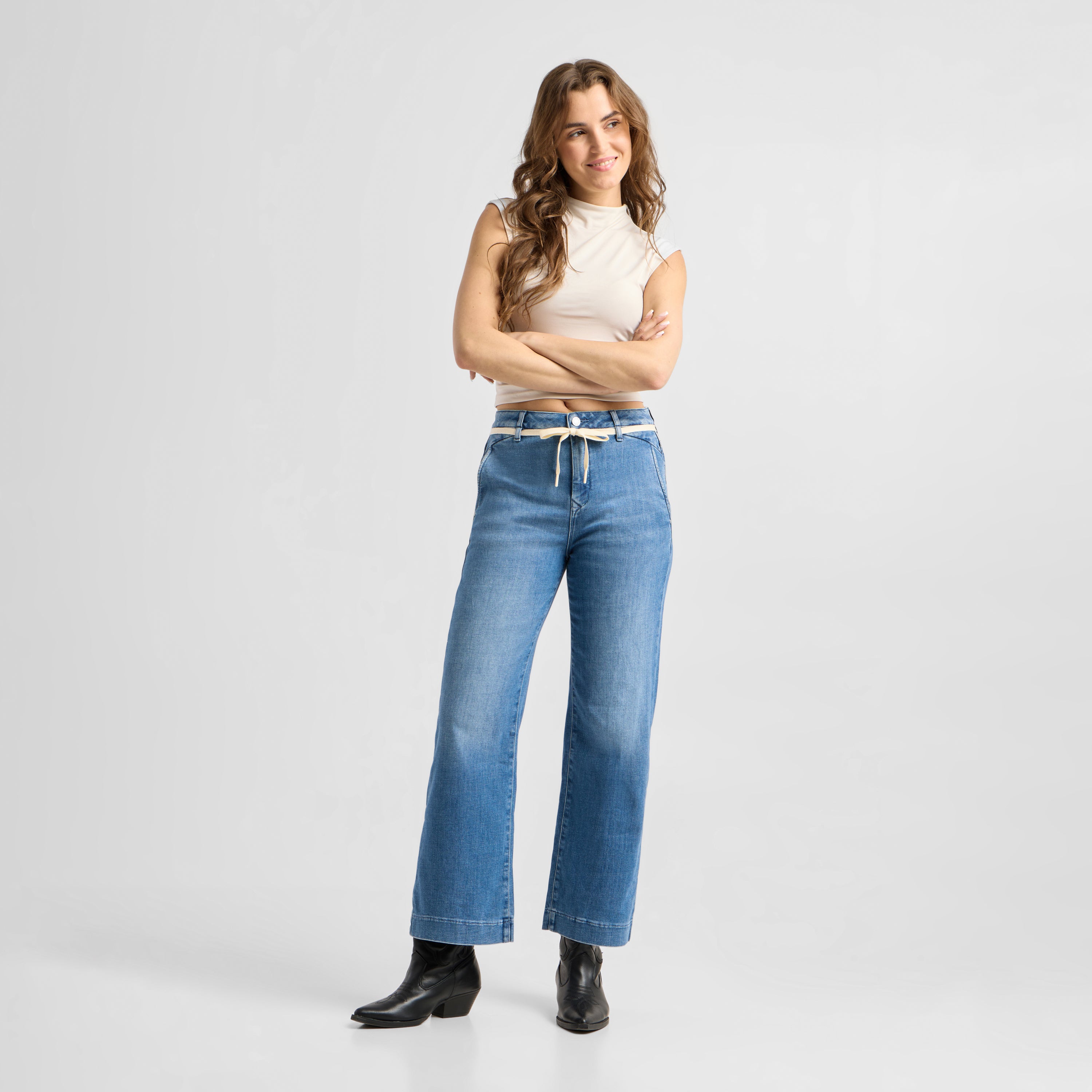 DEW Flared Cropped Soft Denim - French Pocket - Medium Blue