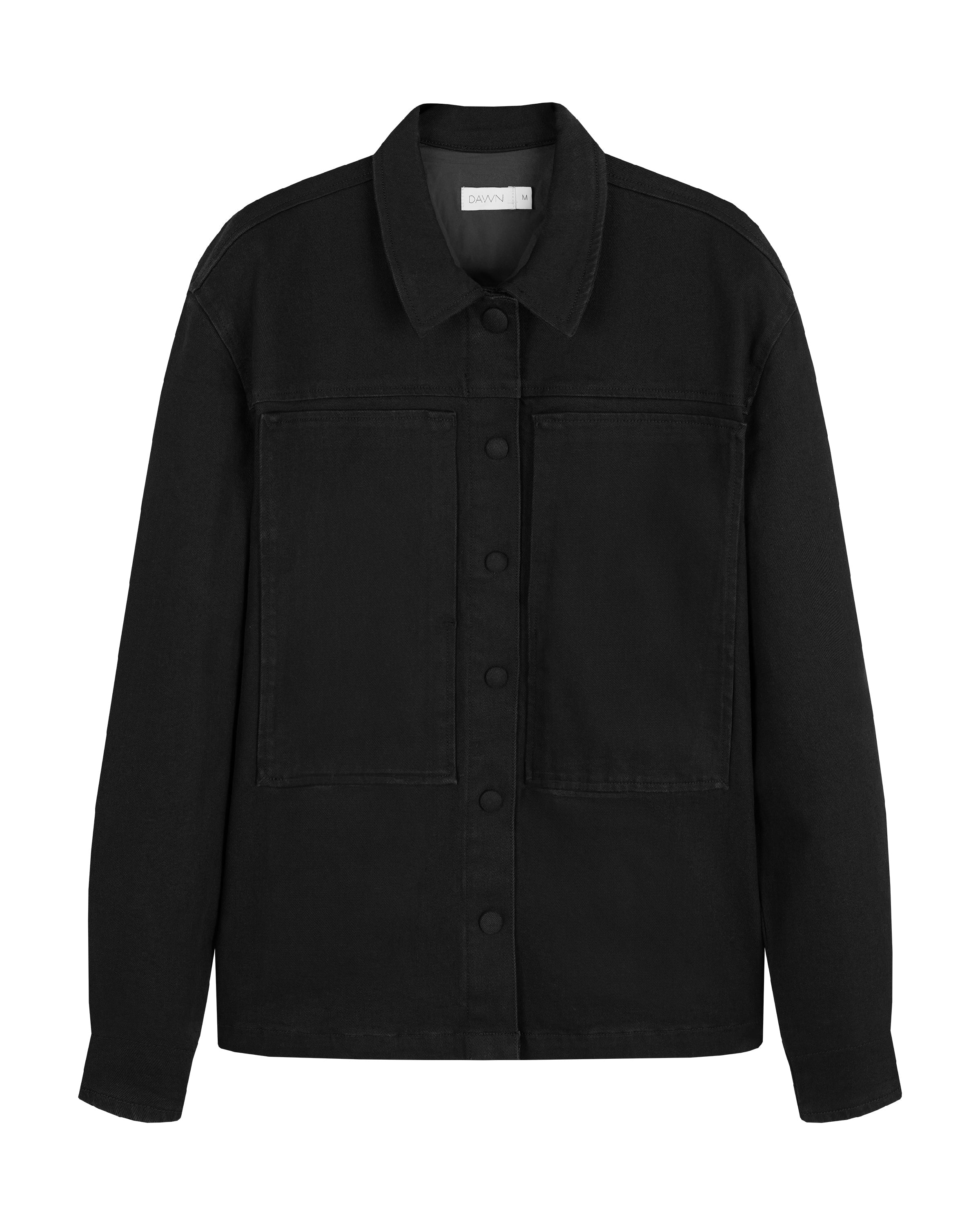 QUIET Jacke aus schwarzem Tencel-Denim, Vorderansicht: lockerer kastiger Schnitt, verdeckte Druckknöpfe, zwei Brusttaschen, gefüttert.