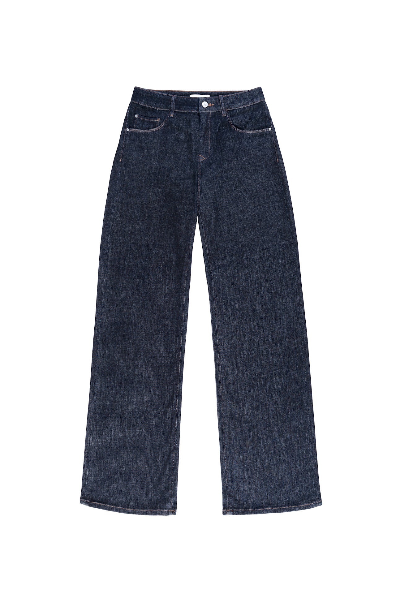 Frontansicht der DEW Flared Soft Denim Jeans in Raw Blue: hohe Taille, ausgestelltes Bein und klassisches Five-Pocket-Design.